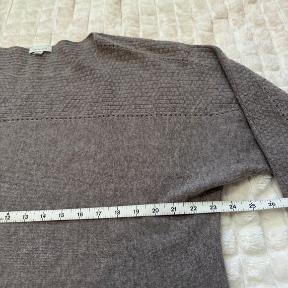 Garnet Hill Medium 100% Cashmere Purple Gray Sweater ~ Classic Minimalist - Picture 5 of 8